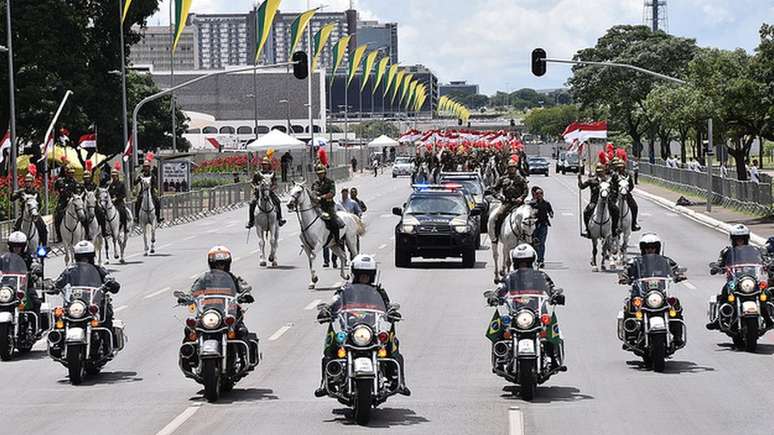 Ensaio da posse de Bolsonaro, feito em 30 de dezembro; por preocupação com segurança, eleito pode não desfilar em carro aberto