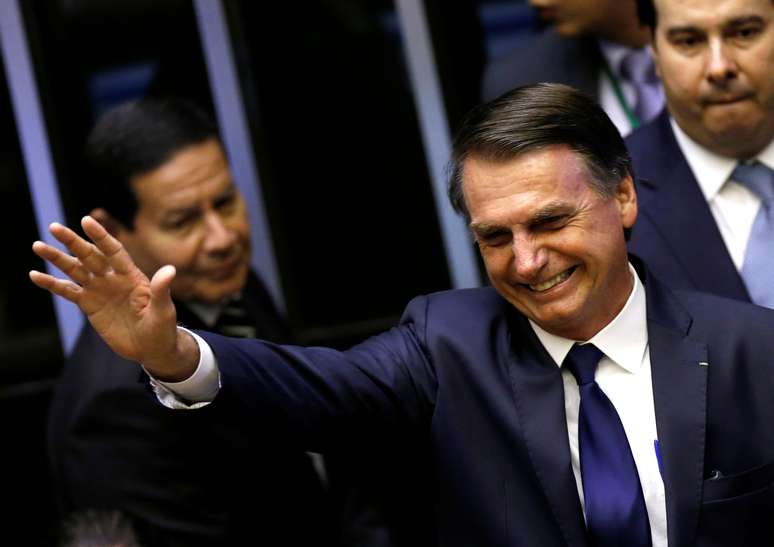 Presidente Jair Bolsonaro acena durante cerimônia de posse no Congresso Nacional