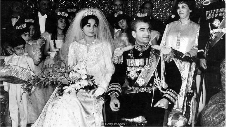Farah se casou com o xá do Irã, Mohammad Reza Pahlavi, em dezembro de 1959