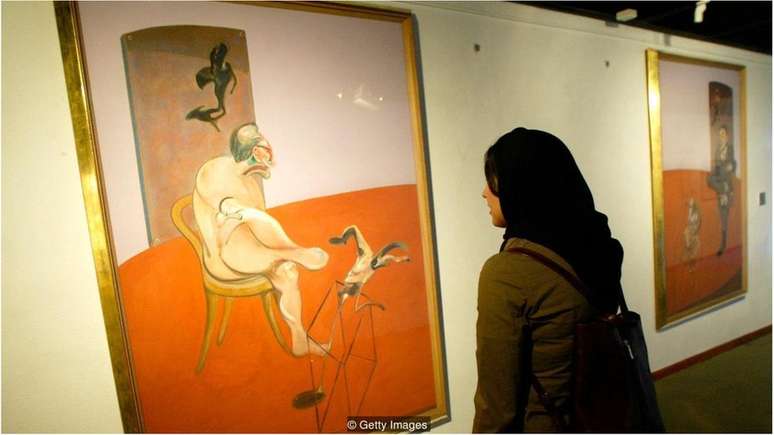 Censores removeram painel do meio de um tríptico de 1968 de Francis Bacon, mostrando dois homens nus deitados lado a lado