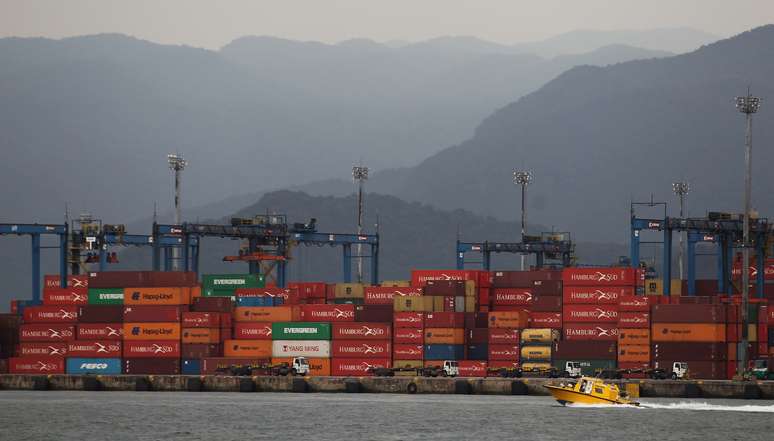 Containers no porto de Santos 14/09/2016. REUTERS/Fernando Donasci