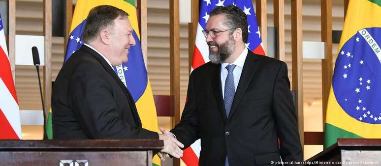 Pompeo (esq.) e Araújo durante o encontro no Itamaraty: Nicarágua, Venezuela e Cuba em pauta