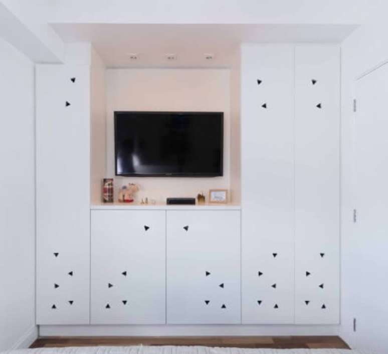 54. Arm&aacute;rio de quarto moderno com detalhes triangulares. Foto de S&oacute; 1 Toque Design