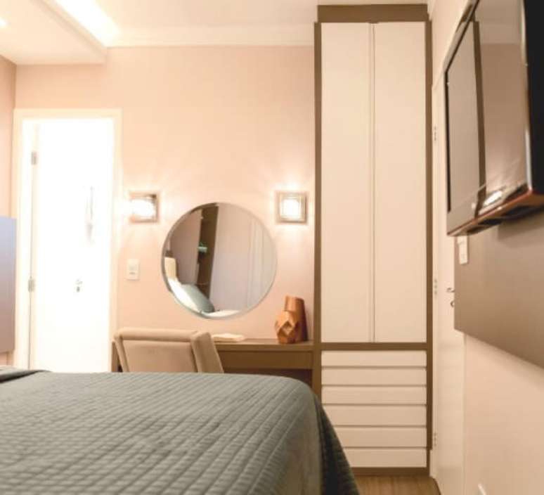 17. Arm&aacute;rio de quarto de solteiro estreito e alto. Foto de Manoela Lustosa