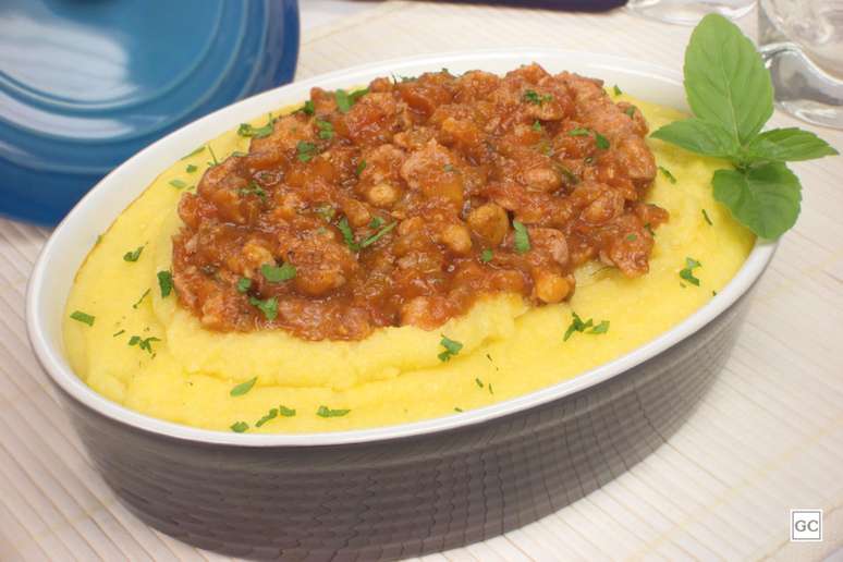 Polenta com ragu de lingui&ccedil;a |
Produ&ccedil;&atilde;o: Livia Badan - Jobz Fotografia