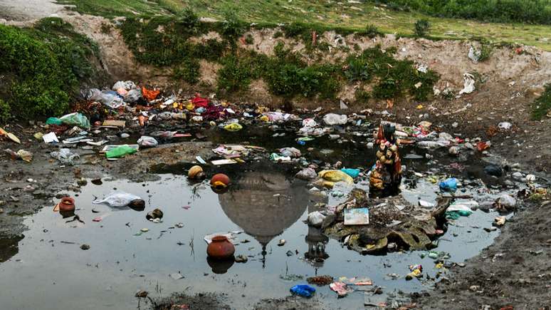A polui&ccedil;&atilde;o do ar e da &aacute;gua prejudica o Taj Mahal