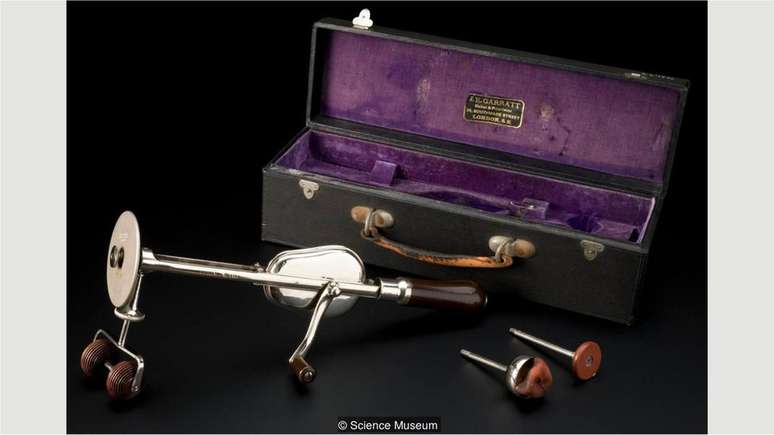 Datado do início de 1900, este vibrador era do tipo usado pelos médicos para massagear pacientes