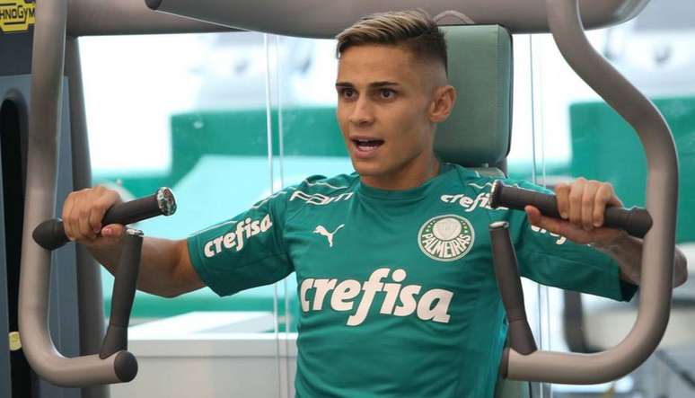 Raphael Veiga voltou de empréstimo e se reapresentou ao Palmeiras