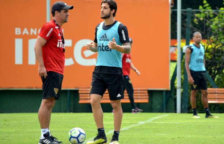 Técnico André Jardine cobrou intensidade do elenco (Érico Leonan/saopaulofc.net)