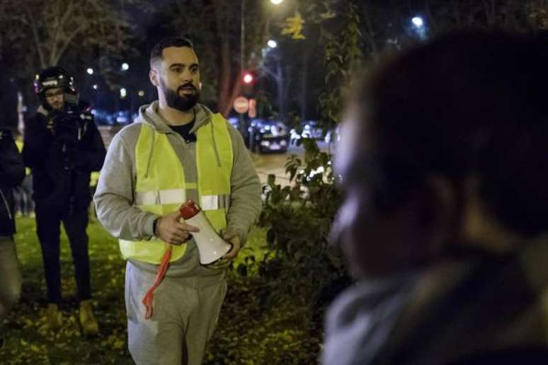 Líder dos 'coletes amarelos' é libertado em Paris