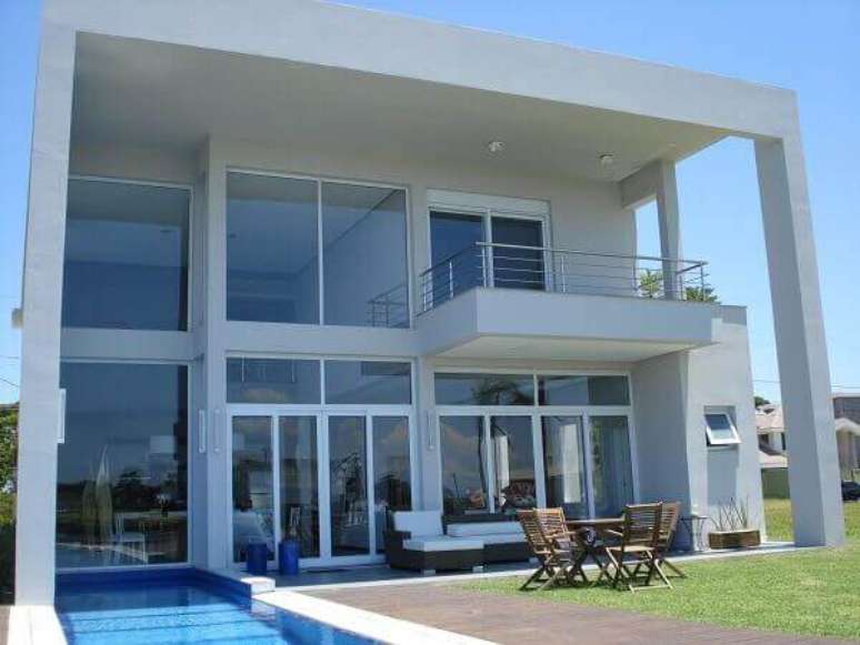 23- As esquadrias de PVC se ad&eacute;quam &agrave; v&aacute;rios estilos arquitet&ocirc;nicos. Fonte: Esquadrias PVC Balne&aacute;rio Camboriu