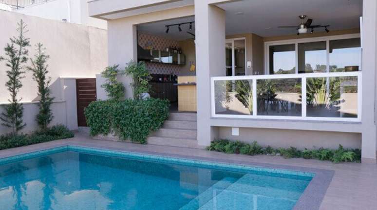 7- As esquadrias de PVC podem ser utilizadas como janelas, portas e guarda corpo. Fonte: Quattor PVC