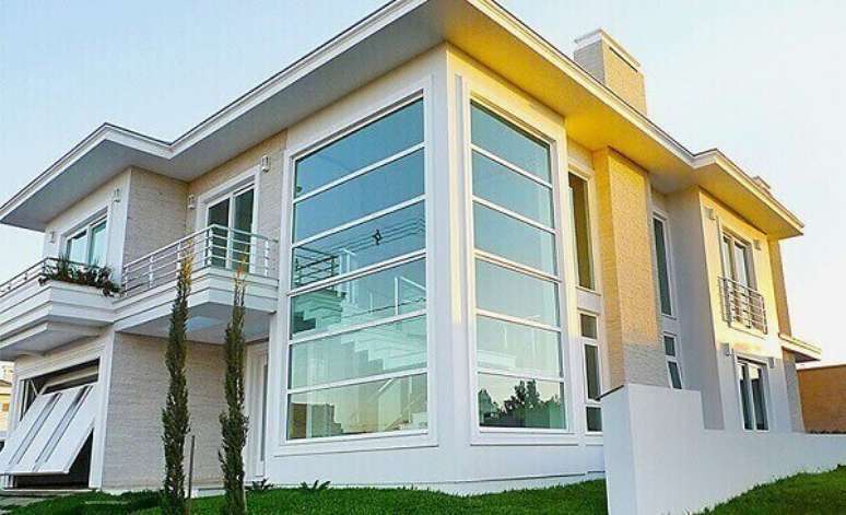 48- As esquadrias de PVC tem longa dura&ccedil;&atilde;o e s&atilde;o muito vers&aacute;teis. Fonte: Tem Sustent&aacute;vel