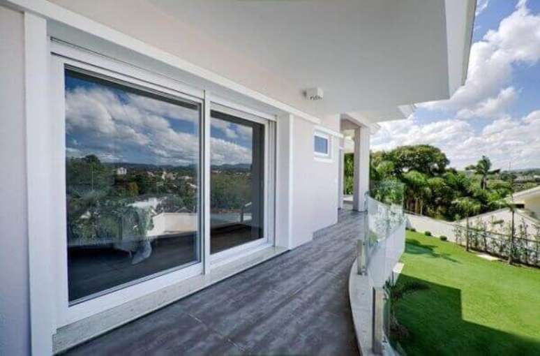 40- As esquadrias de PVC permitem a abertura para varanda. Fonte: Egemap Esquadrias