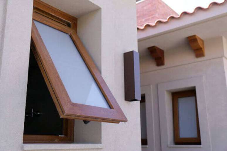 54- As esquadrias de madeira podem ter diversos tipos de aberturas. Fonte: Quattor PVC