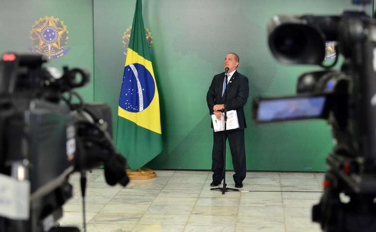 O ministro da Casa Civil, Onyx Lorenzoni, durante entrevista coletiva, no Palácio do Planalto, em Brasília, na tarde desta quinta-feira (3).