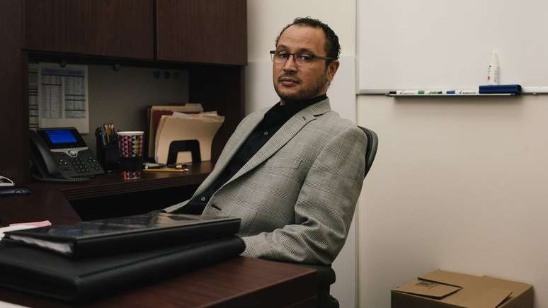 'Muitos jovens criminosos foram v&iacute;timas', diz Khaalid Muttaqi, diretor do grupo de Preven&ccedil;&atilde;o e Interven&ccedil;&atilde;o em Gangues da Prefeitura de Sacramento