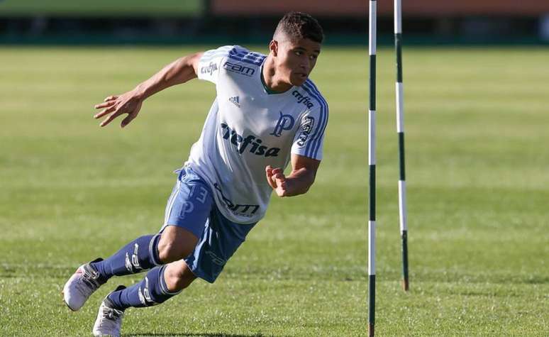 Atacante Yan ganha chance no elenco profissional do Palmeiras
