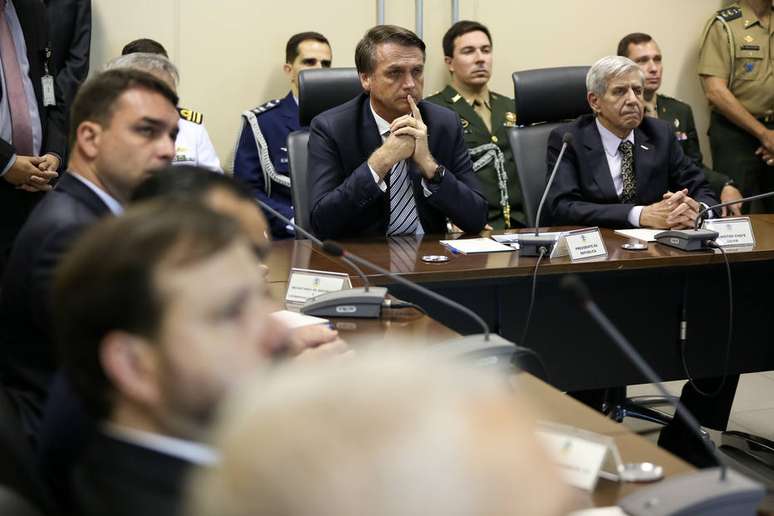 O presidente Jair Bolsonaro em reunião com sua equipe de governo