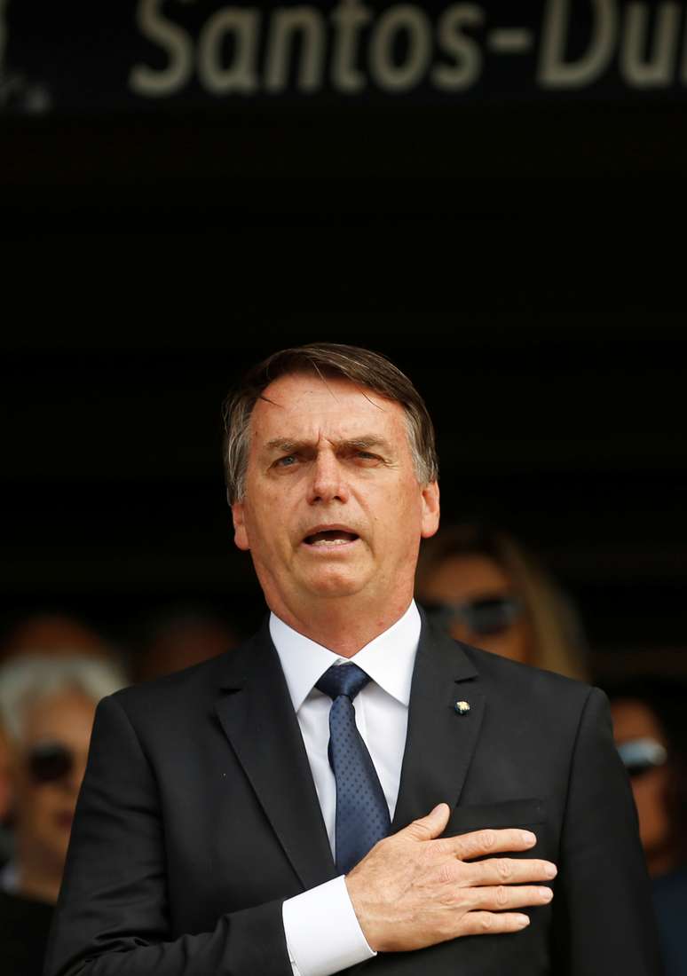 Presidente Jair Bolsonaro durante execu&ccedil;&atilde;o do Hino Nacional em Bras&iacute;lia
04/01/2019 REUTERS/Adriano Machado 