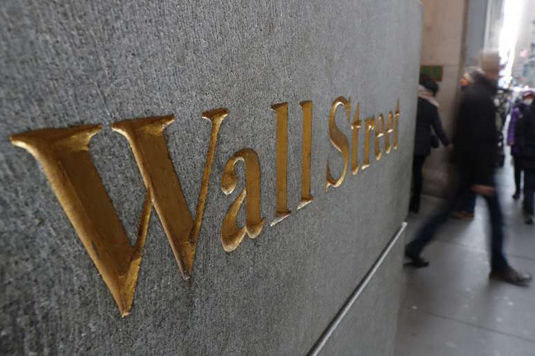 Uma vista de Wall Street fora da Bolsa de Nova York 3/1/2019. REUTERS/Shannon Stapleton 