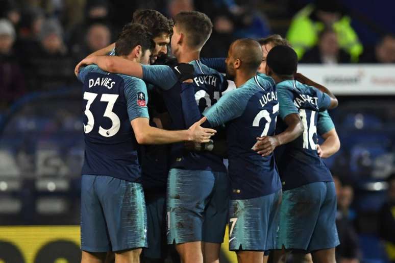 Spurs avançaram sem dificuldade (Foto: Paul Ellis/AFP)