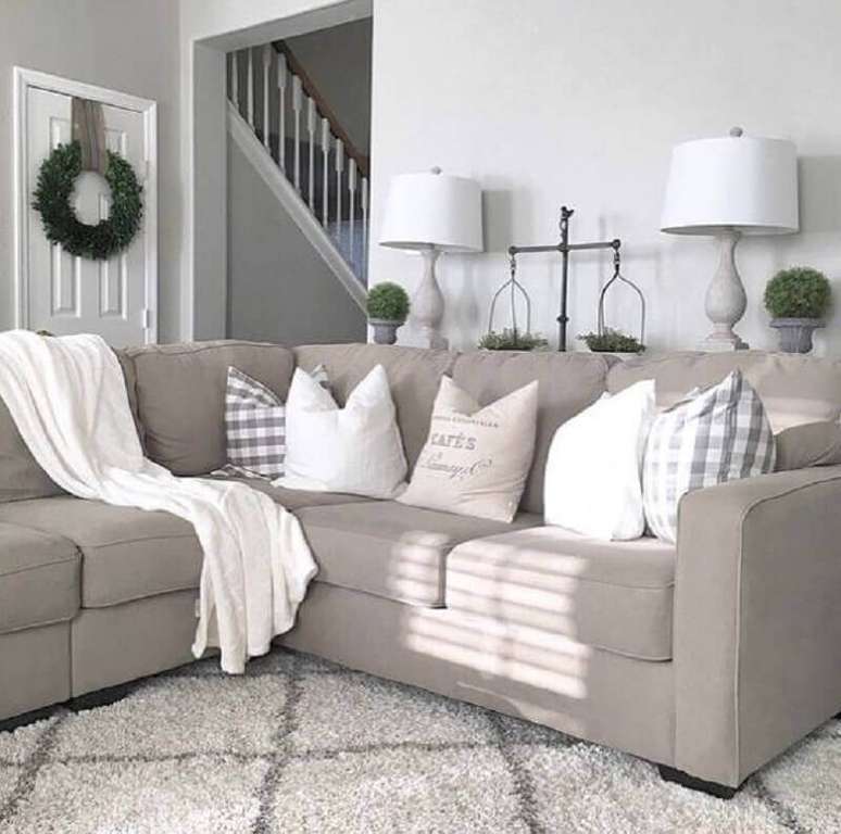 17. É importante que a manta para sofá tenha um tecido bonito e agradável ao toque – Foto: Pinterest