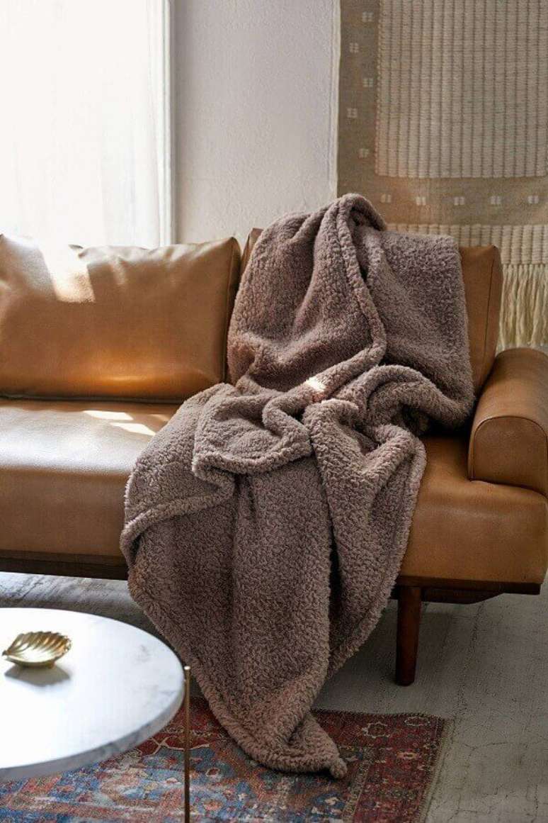 1. A manta para sofá pode trazer sensação de mais conforto para a sala de estar – Foto: ShopStyle
