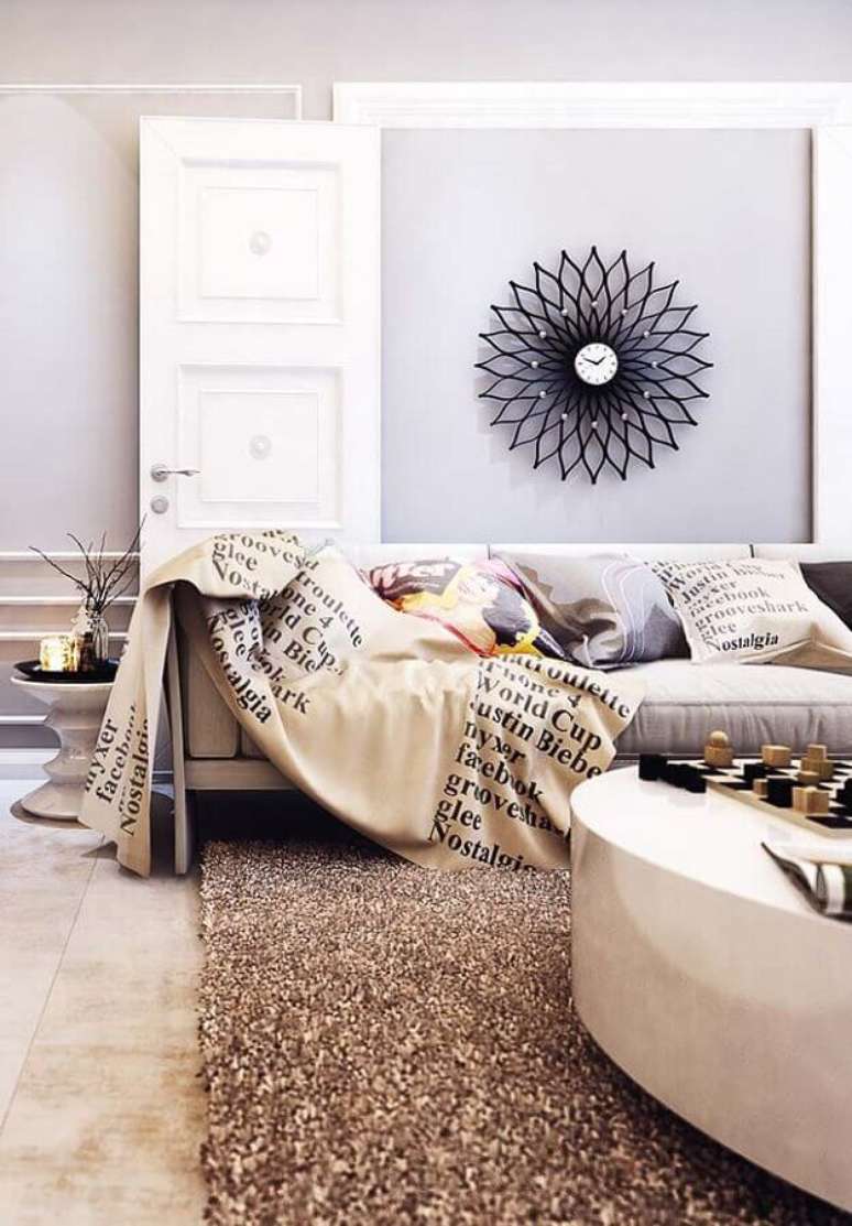 83. Sala de estar decorada com manta estampada para sofá – Foto: Tehosmotrmsk