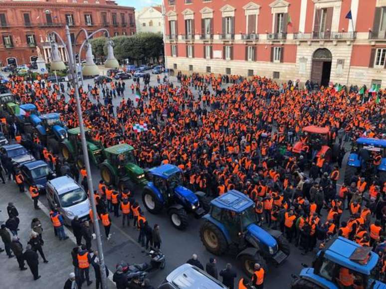 Protesto dos "coletes laranja" na Itália