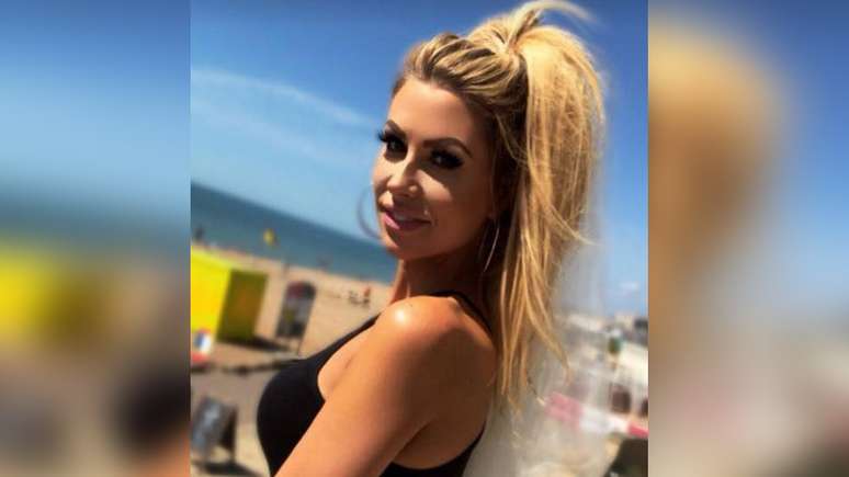 Hinchliffe d&aacute; nome a seus produtos de limpeza e diz que fazer faxina ajuda a relaxar