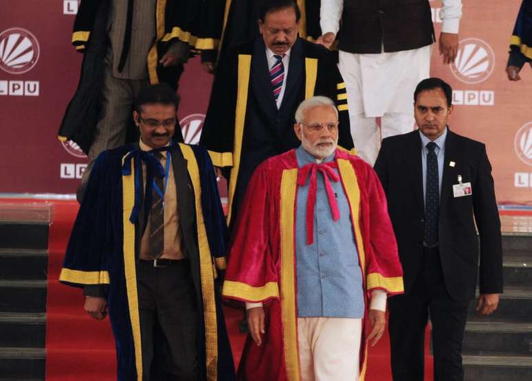 O primeiro-ministro Narendra Modi (ao centro) participou da abertura do 106º Congresso Científico Indiano