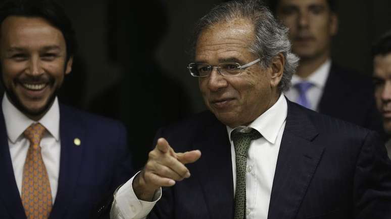Discurso de Paulo Guedes e Bolsonaro sobre privatiza&ccedil;&otilde;es se afastou na reta final da campanha