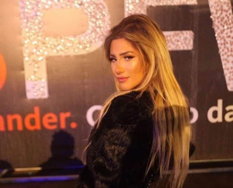 'N&atilde;o me importo somente com coisas materiais. Al&eacute;m disso, uma pessoa f&uacute;til pensa que ela &eacute; pelo que ela tem. N&atilde;o sou assim'