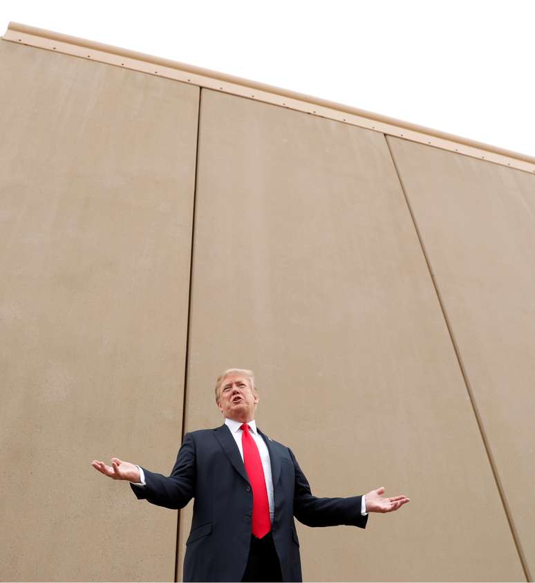 Presidente dos EUA, Donald Trump, fala ao iniciar tour na fronteira com o México, em março do ano passado
13/03/2018
REUTERS/Kevin Lamarque/File Photo