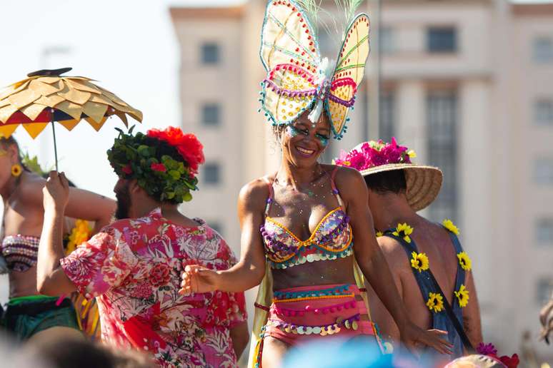 Integrantes de diversos blocos de Carnaval se reúnem para dar o pontapé inicial à temporada de folia