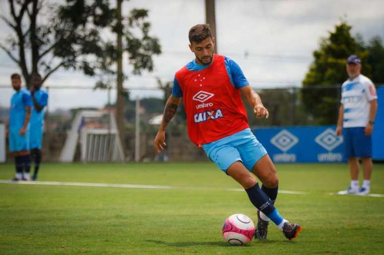 Arrascaetaainda não se apresentou para a pré-temporada de 2019 e já foi multado em 40% do seu salário-(Foto: Vinnicius Silva/Cruzeiro)