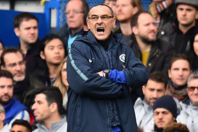 Sarri ainda comentou a necessidade de uma peça de reposição para os Blues (Foto: AFP)