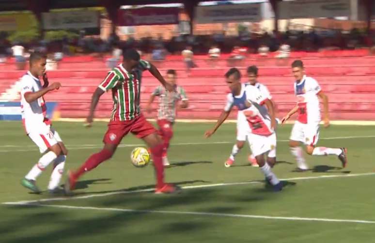 A equipe tricolor atacou o adversário desde o primeiro adversário (Foto: Reprodução/TV)