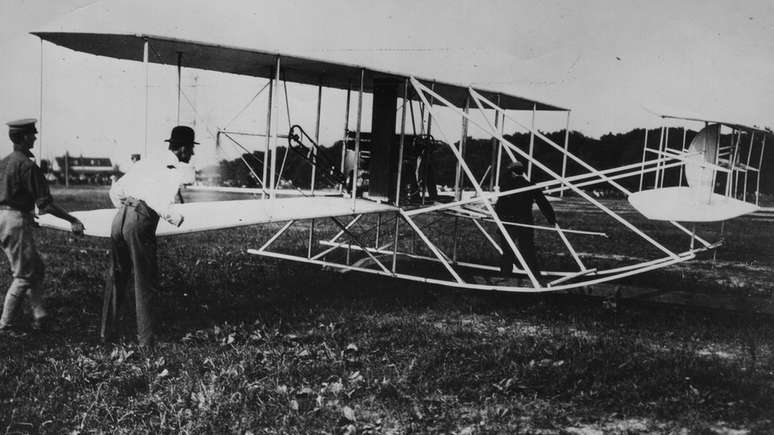 Ministro afirmou que o avião foi inventado por um indiano, antes dos irmãos Wright e de Santos Dumont