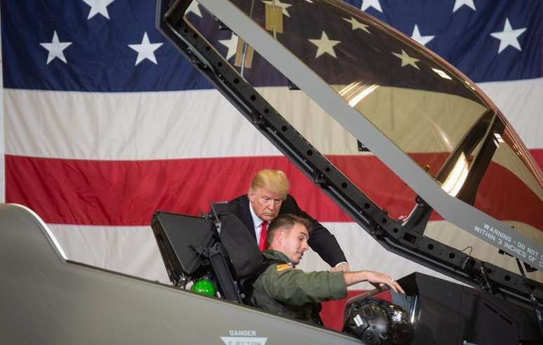 O F-35, da Lockheed Martin, &eacute; mais caro que o Super Hornet, mas com capacidades superiores