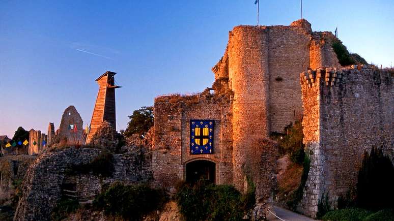 Hoje conhecida como Castelo do Barba Azul, a residência de Gilles em Tiffauges foi construída no século 15