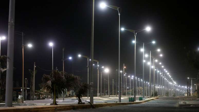 Com onda de ataques, popula&ccedil;&atilde;o evita sair de casa e ruas de Fortaleza ficam praticamente desertas