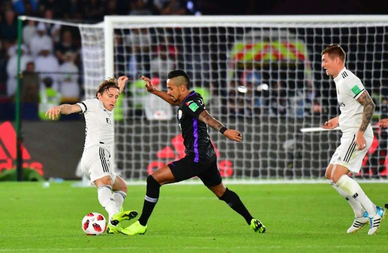 Caio Lucas em ação diante do Real Madrid, na final do Mundial de Clubes (Foto:AFP)
