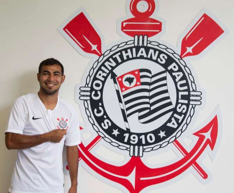Sornoza é oficialmente jogador do Corinthians (Foto: Divulgação/Corinthians)