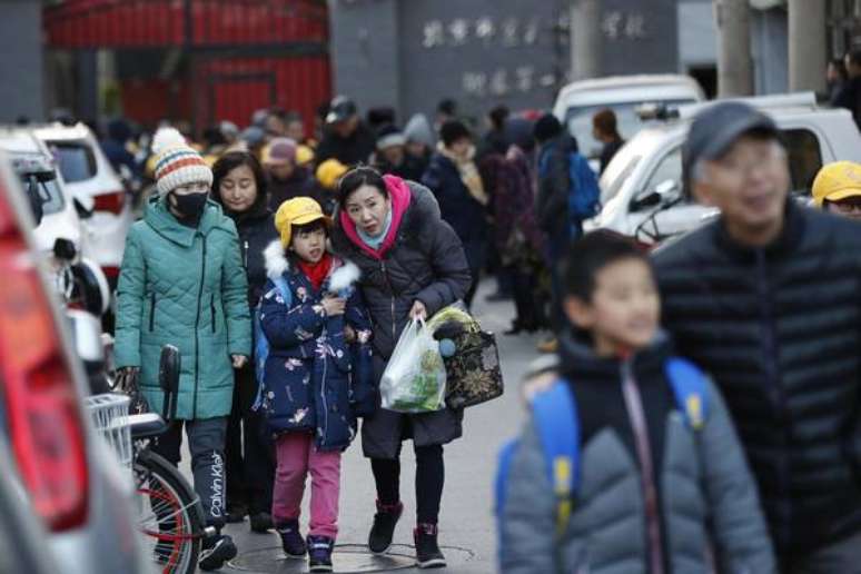 Homem ataca com martelo 20 crianças em escola na China