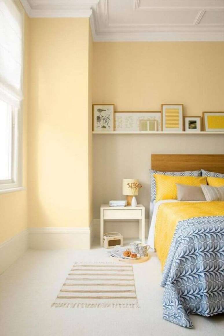 33. O amarelo é uma das cores de quarto feminino que garantem mais luminosidade e sensação de ambiente alegre – Foto: Home Design