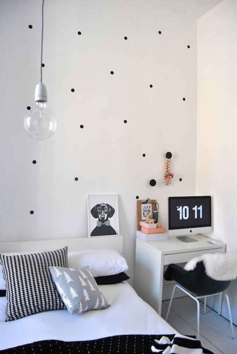 43. Tons sóbrios como o branco e o preto são cores para quarto feminino jovem muito utilizadas – Foto: Fresh Design Pedia