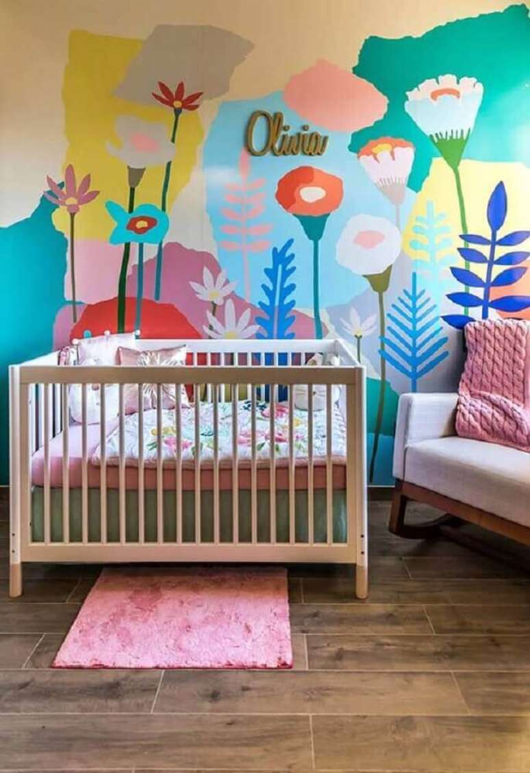49. Para deixar a decoração mais alegre não tenha medo de usar cores para quarto de bebê feminino – Foto: Ideias Decor