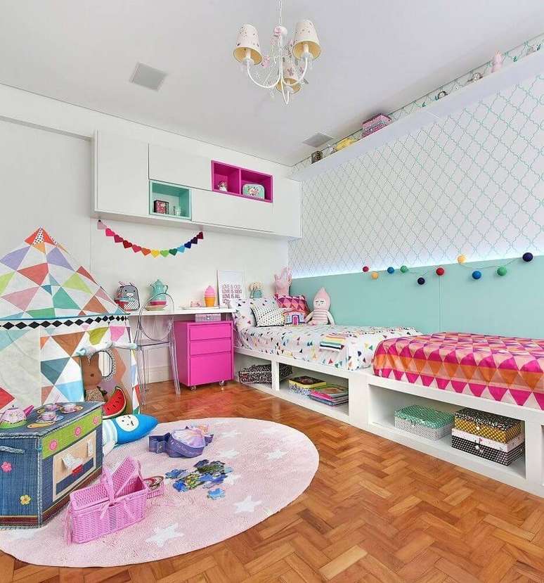 50. Utilize bastante cores de quarto feminino para deixar a decoração do quarto infantil mais divertida – Foto: Casa Perferies